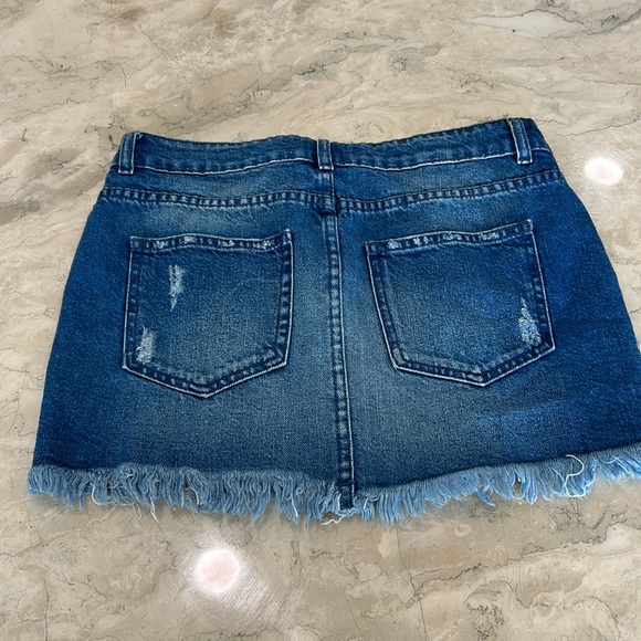 Free People Distressed Jean skirt Size 4 - Picture 4 of 4